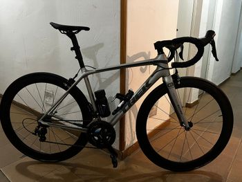 Used Trek Émonda SL 5 2018 2018 Road & Gravel, Light Gray — image 1 of 10
