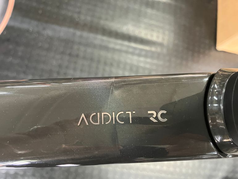 Scott Addict RC Ultimate 2025 Road & Gravel usato, Nero — immagine 7 di 9