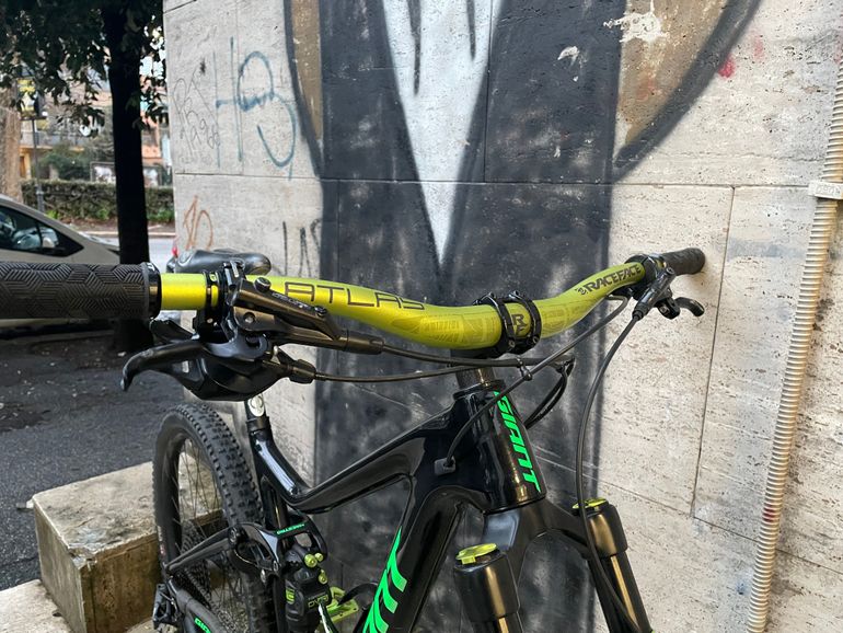 Used Giant Reign SRAM GX Eagle 2019 Mountainbike, Black — image 2 of 5