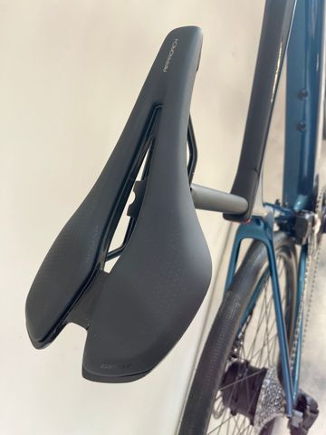 Used Giant Defy Advanced E+ Elite 2 2025 2025 Road & Gravel, Blue — image 7 of 10