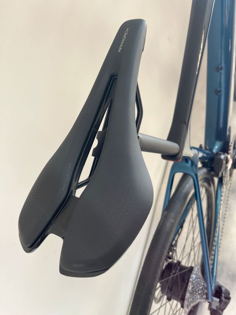 Tweedehands Giant Defy Advanced E+ Elite 2 2025 2025 Road & Gravel — afbeelding 7 van 10