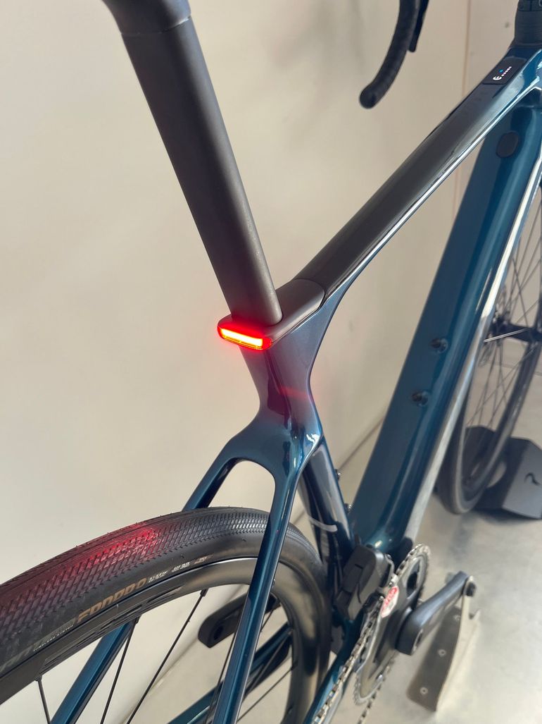 Tweedehands Giant Defy Advanced E+ Elite 2 2025 2025 Road & Gravel — afbeelding 9 van 10