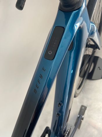 Tweedehands Giant Defy Advanced E+ Elite 2 2025 2025 Road & Gravel — afbeelding 8 van 10