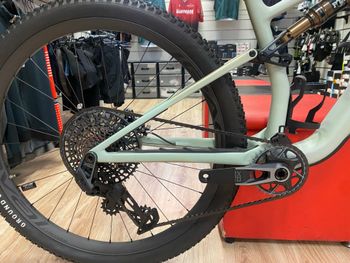 Used Specialized Epic 8 Pro 2024 2024 Mountainbike, Light Gray, 29 — image 3 of 5