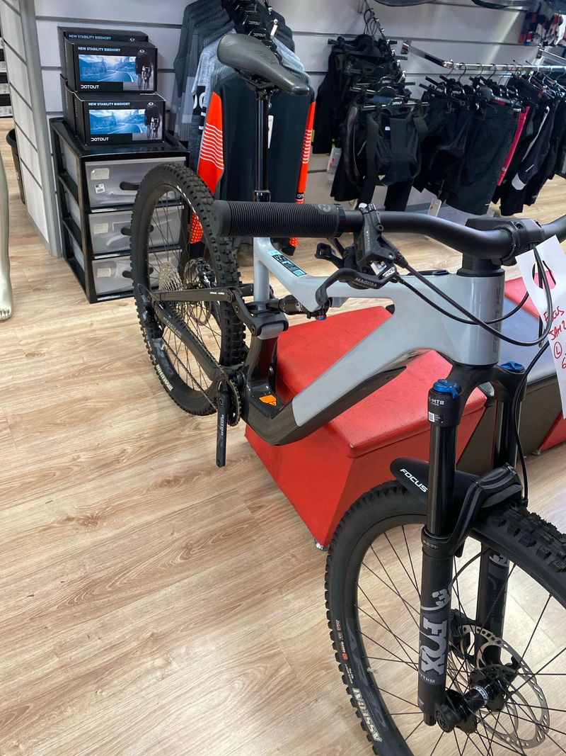 Used Focus JAM² SL 8.8 2023 2023 Mountainbike, Light Gray, 29 — image 2 of 4