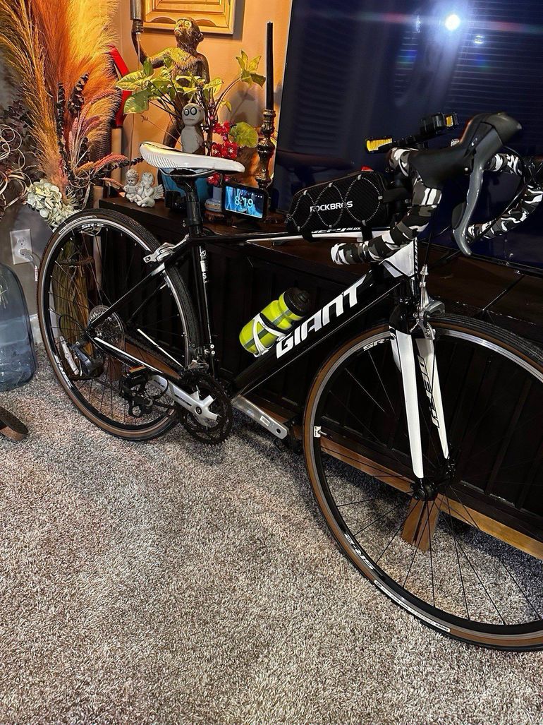 Used Giant Defy 2 Disc 2016 2016 Road & Gravel, White — image 15 of 16