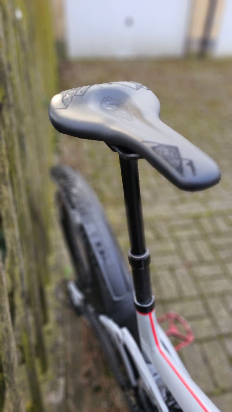 Used Giant Reign E+ 1 2022 2022 Mountainbike, Light Gray, 29 — image 5 of 10