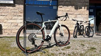 Used CUBE NUROAD HYBRID C:62, RACE 400X 2025 2025 Road & Gravel, White — image 4 of 7
