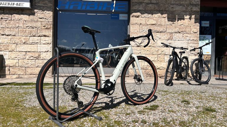 Used CUBE NUROAD HYBRID C:62, RACE 400X 2025 2025 Road & Gravel, White — image 4 of 7