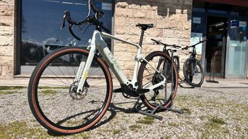 Used CUBE NUROAD HYBRID C:62, RACE 400X 2025 2025 Road & Gravel, White — image 3 of 7