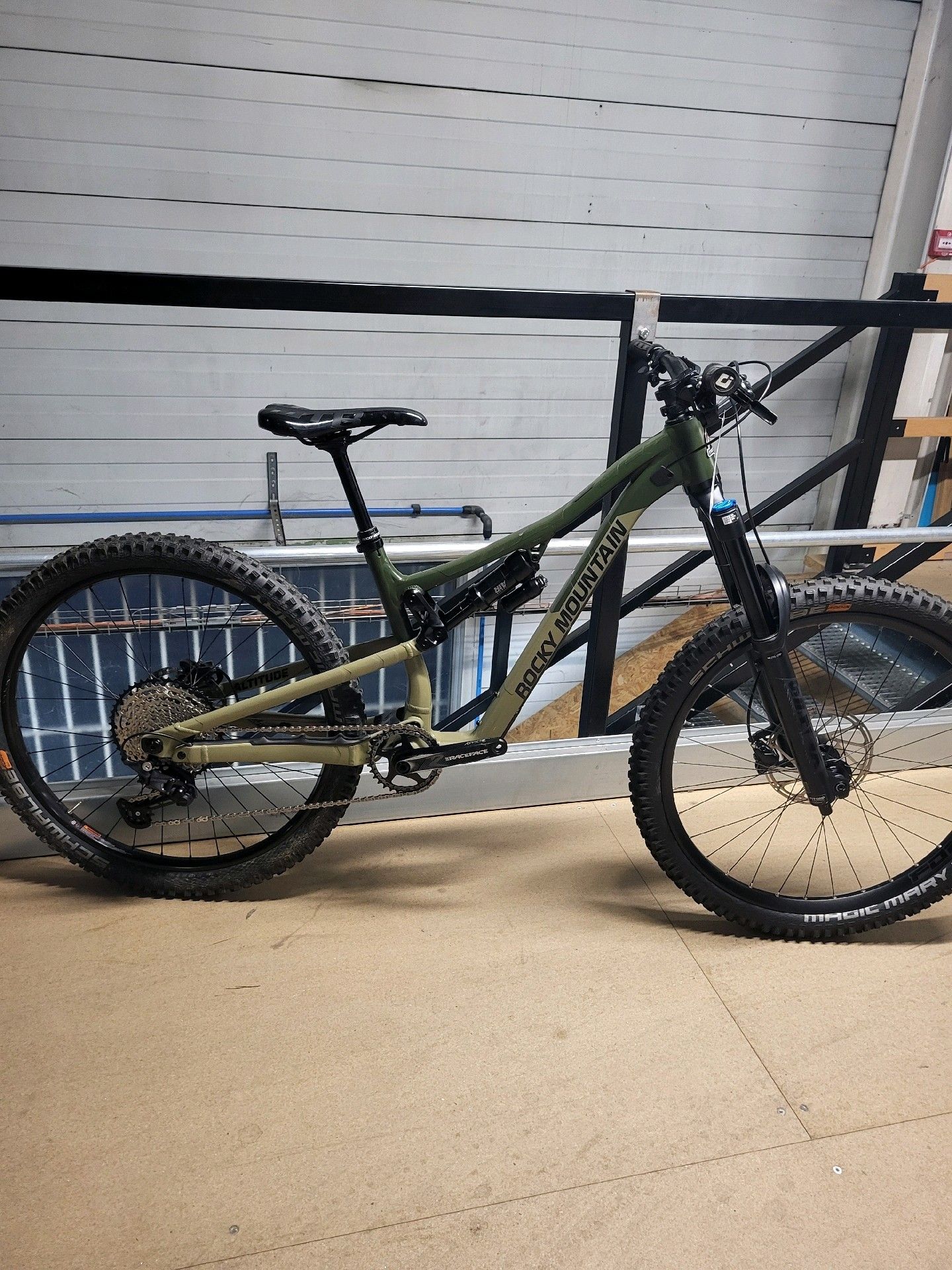 Rocky Mountain Altitude Alloy 30 used in SM | buycycle
