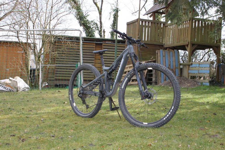 Used Focus Thron 6.8 2021 2021 Mountainbike, Light Gray, 29 — image 2 of 6