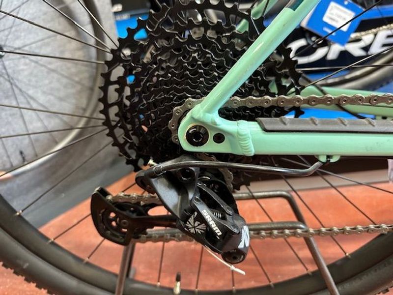 Tweedehands Orbea ALMA H10-EAGLE 2024 2024 Mountainbike — afbeelding 2 van 3