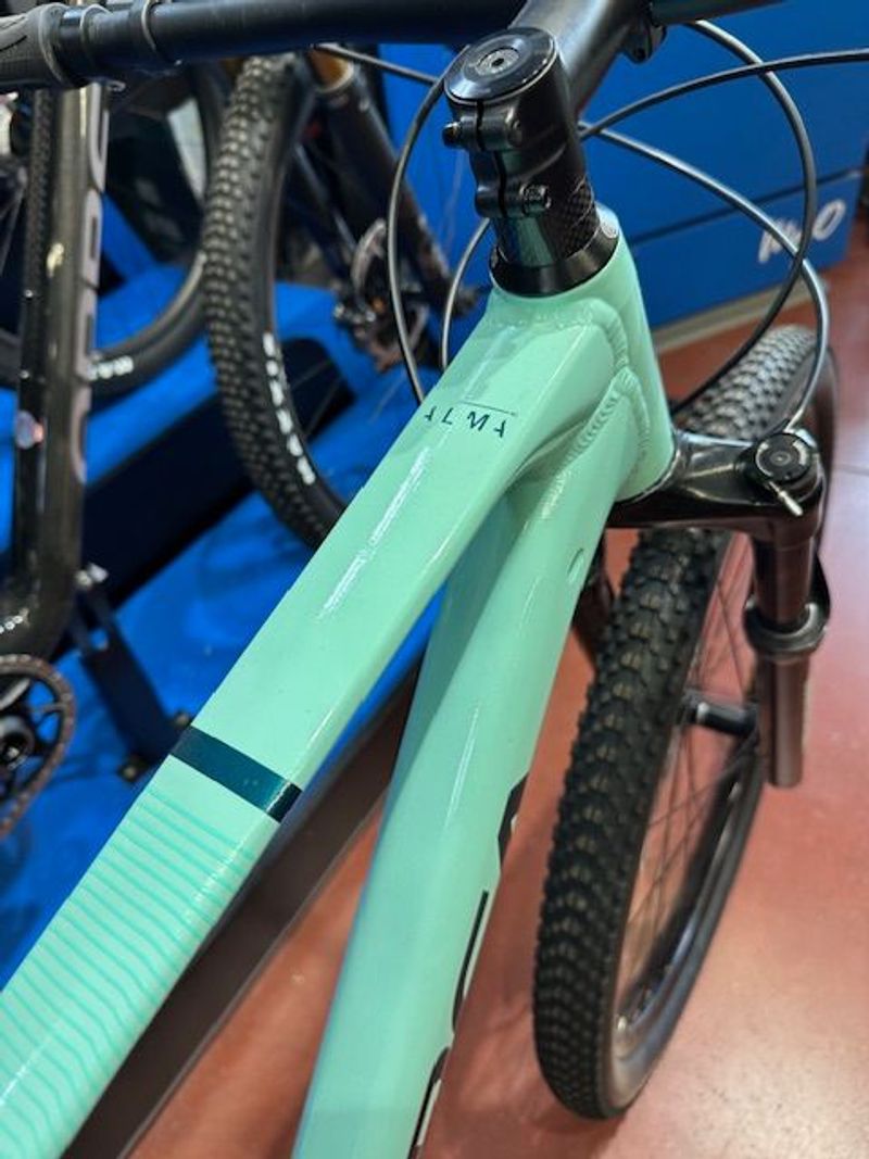 Tweedehands Orbea ALMA H10-EAGLE 2024 2024 Mountainbike — afbeelding 3 van 3