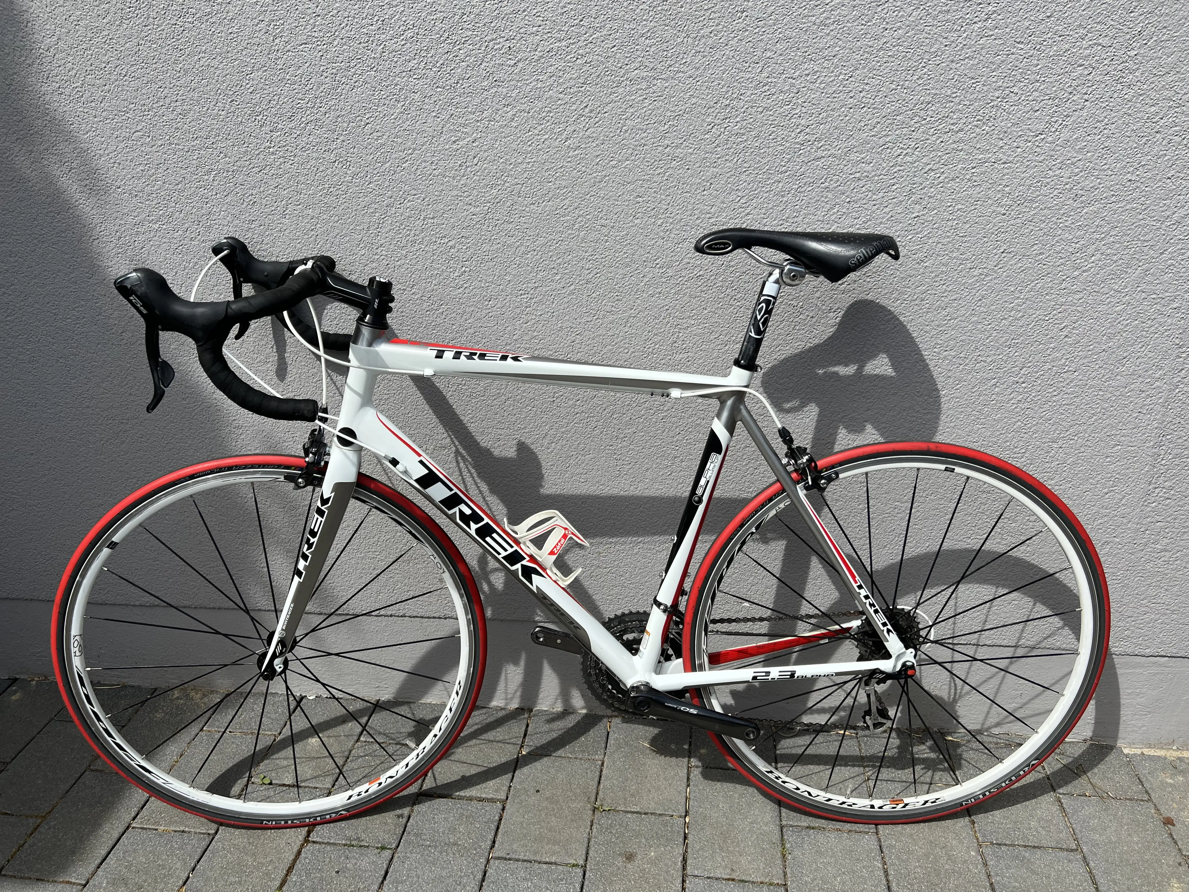 Trek 2.3 discount alpha road bike