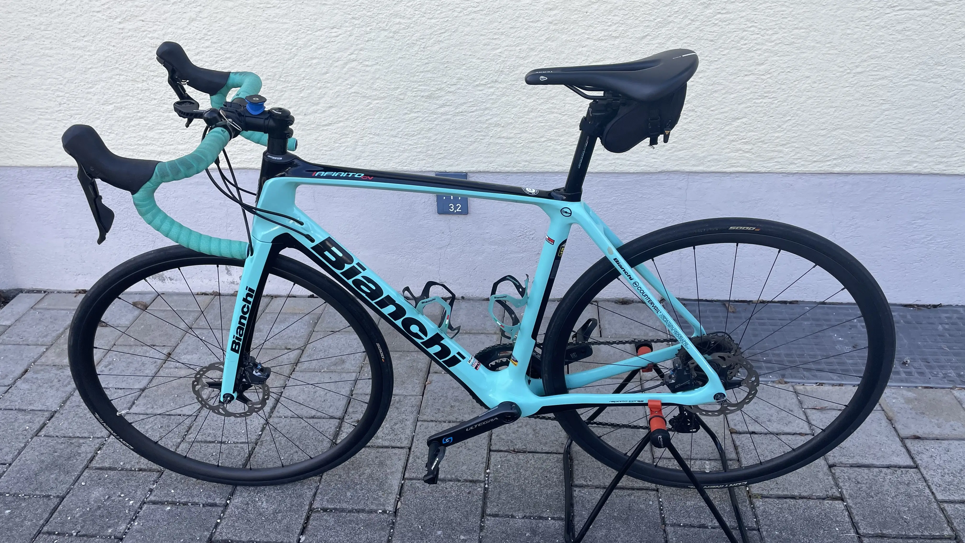 Bianchi infinito cv ultegra discount compact disc road bike 2019