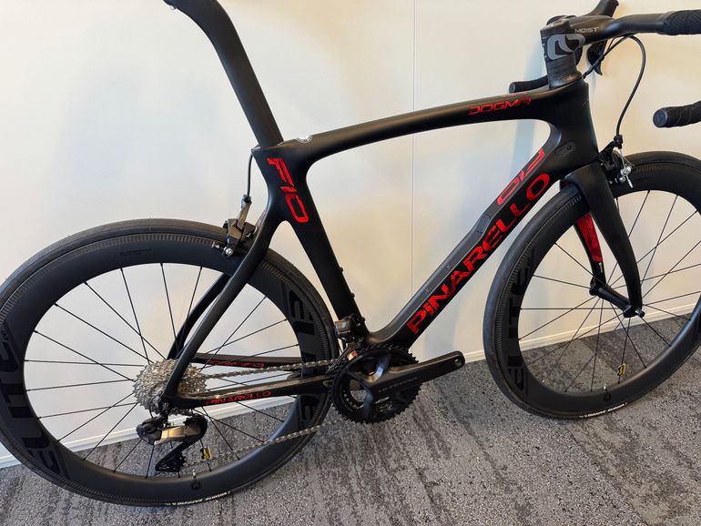 トムトムPINARELLO Dogma F10 アルテグラDi2 Pinarello Dogma F Dura-Ace Di2 Road Bike | Sigma Sports