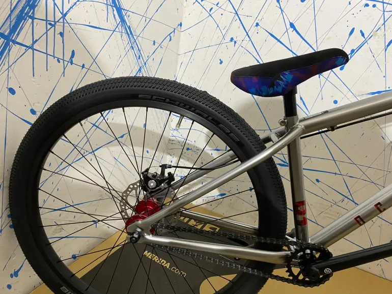 Used Octane One Dirt bike Octane one Diezel 26" NEW 2022 Mountainbike, Light Gray — image 5 of 7