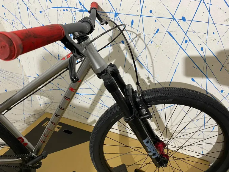 Used Octane One Dirt bike Octane one Diezel 26" NEW 2022 Mountainbike, Light Gray — image 7 of 7
