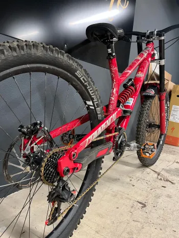 Used Commencal Furious 2020 Mountainbike, Red — image 3 of 3