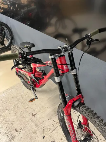 Used Commencal Furious 2020 Mountainbike, Red — image 2 of 3
