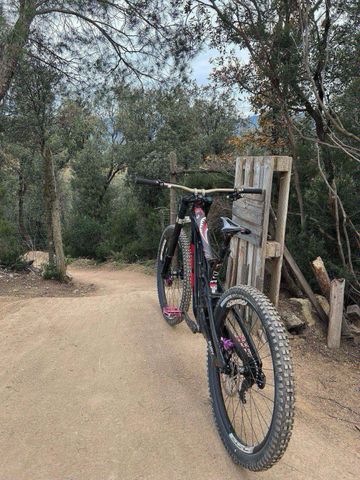 Used GT Fury 2021 Mountainbike, Black — image 2 of 3