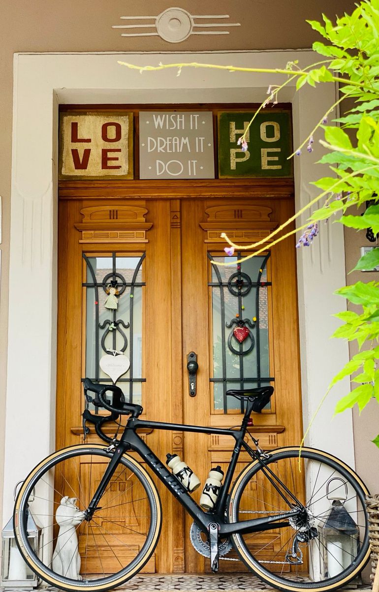 Used Factor O2 SRAM Red eTap AXS 2019 Road & Gravel, Black — image 3 of 4