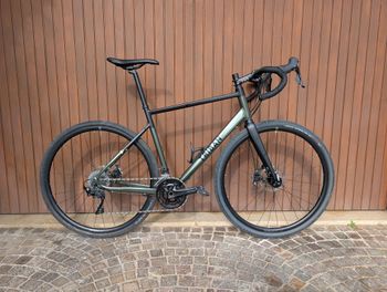 Used TRIBAN triban rc 520 2023 Road & Gravel — image 1 of 8