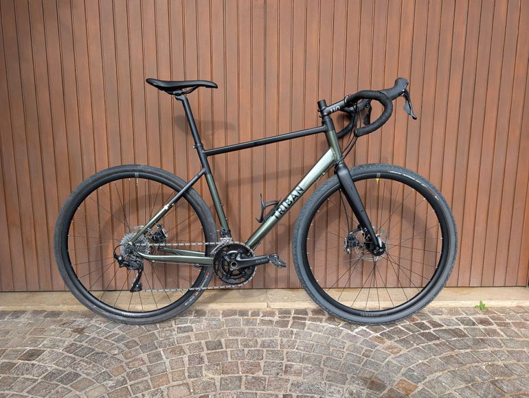 Used TRIBAN triban rc 520 2023 Road & Gravel — image 1 of 8