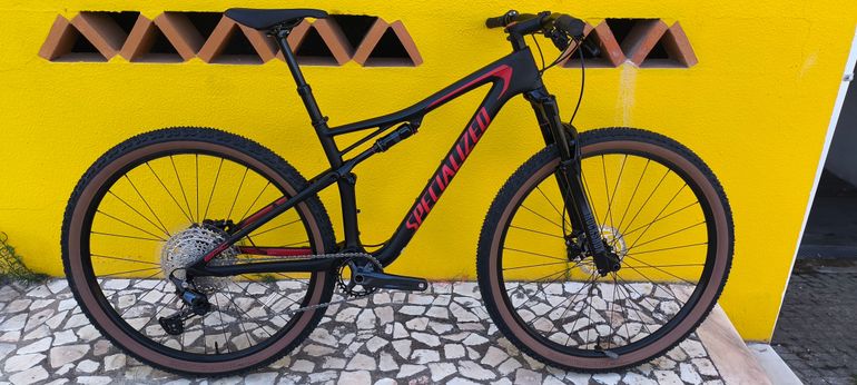 Used Specialized Men's Epic Comp Carbon 2018 2018 Mountainbike, Black, 29 — image 1 of 15
