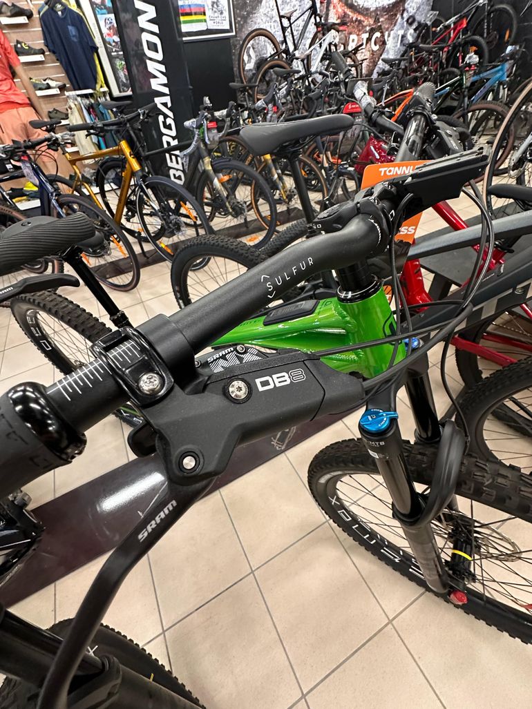 Tweedehands Mondraker CRAFTY R 2024 2024 Mountainbike — afbeelding 3 van 5