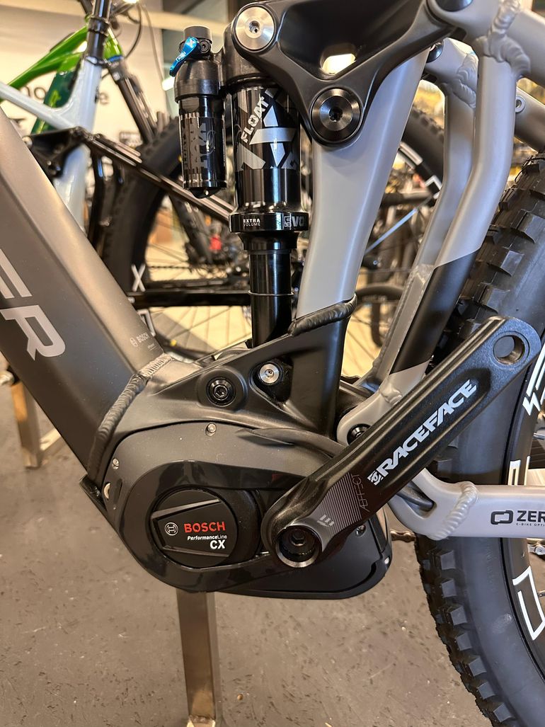 Używany Mondraker CRAFTY R 2024 2024 Mountainbike — zdjęcie 4 z 5