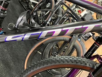 Used Scott Spark supersonic 2022 Mountainbike, Purple — image 7 of 9