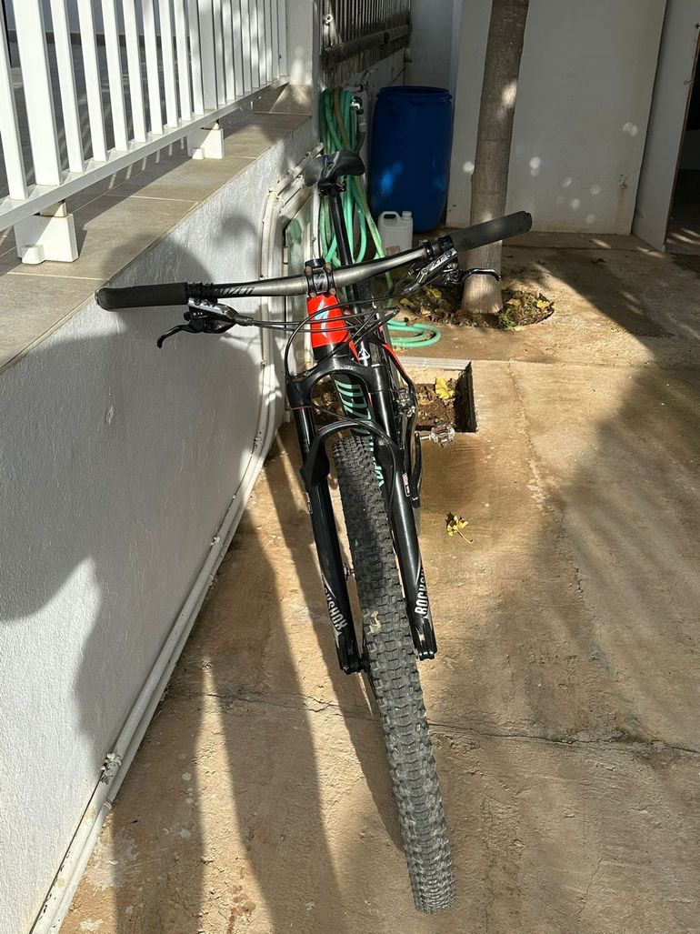 Specialized Stumpjumper 2016 Mountainbike d'occasion — image 2 sur 4