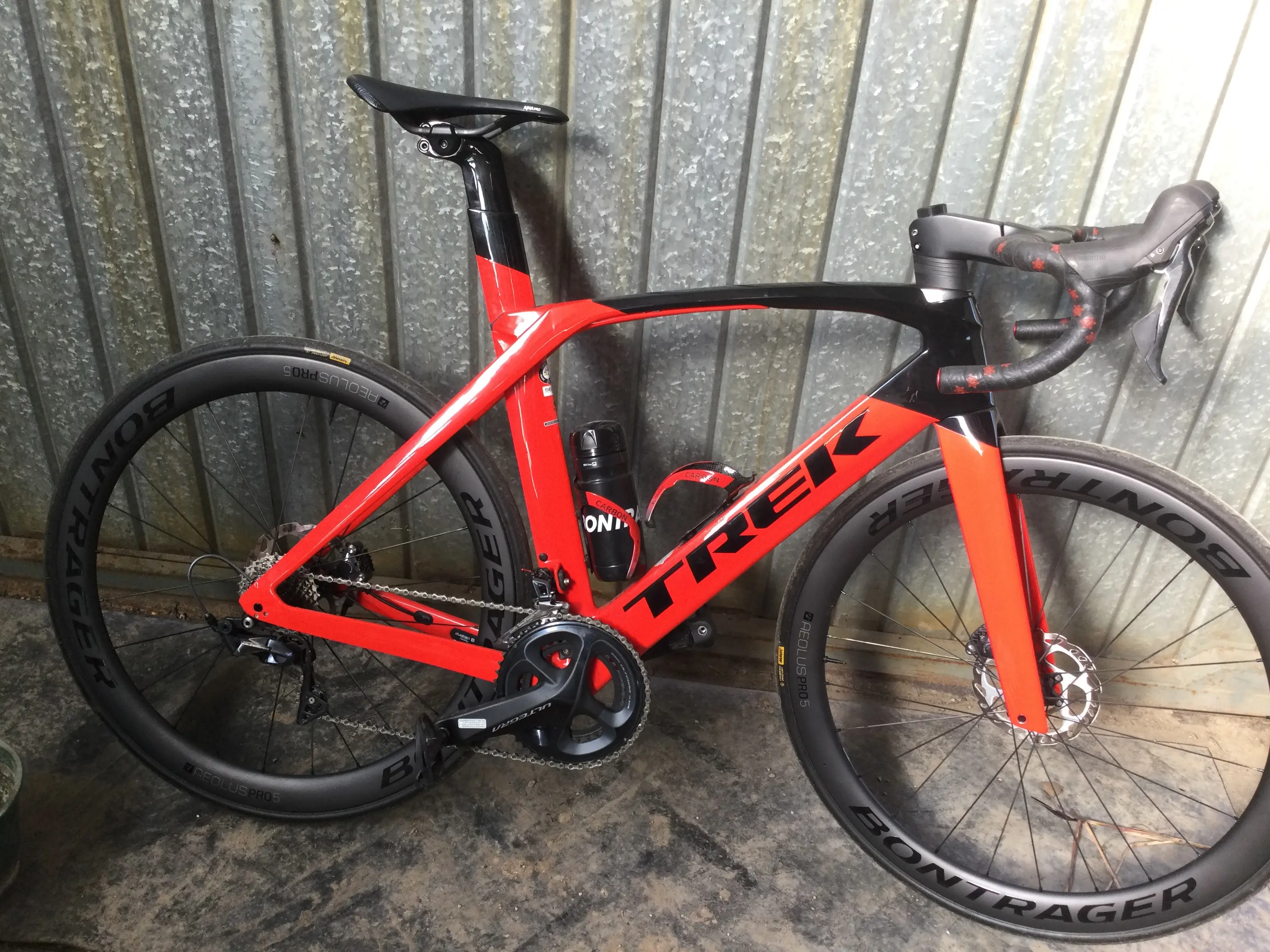 Trek madone sl 6 best sale disc 2019