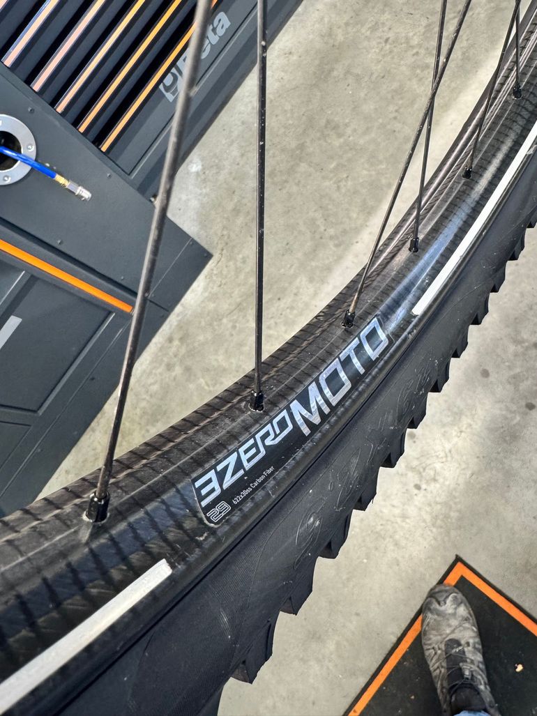 Gebrauchtes Mondraker NEAT RR 2024 2024 Mountainbike, Weiß, 29 — Bild 6 von 9