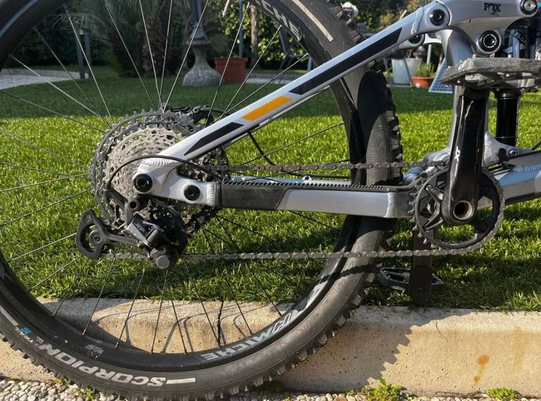 Used Transition Sentinel Shimano Deore XT 2024 Mountainbike, Light Gray, 29 — image 8 of 9