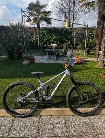 Used Transition Sentinel Shimano Deore XT 2024 Mountainbike, Light Gray, 29 — image 3 of 9