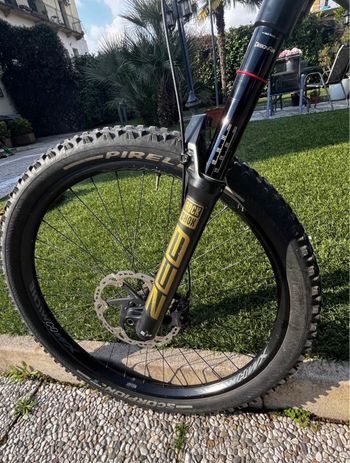 Used Transition Sentinel Shimano Deore XT 2024 Mountainbike, Light Gray, 29 — image 7 of 9