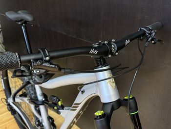 Ibis Ripmo AF Deore 2022 2022 Mountainbike usato, Grigio chiaro — immagine 9 di 9