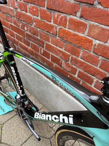 Used Bianchi Bianchi Oltre XR2 Team Belkin (Steven Kruiswijk) Carbon/Shimano Dura Ace Di2/Size 57/Good Condition! 2015 Road & Gravel — image 6 of 14
