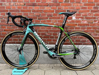 Used Bianchi Bianchi Oltre XR2 Team Belkin (Steven Kruiswijk) Carbon/Shimano Dura Ace Di2/Size 57/Good Condition! 2015 Road & Gravel — image 7 of 14