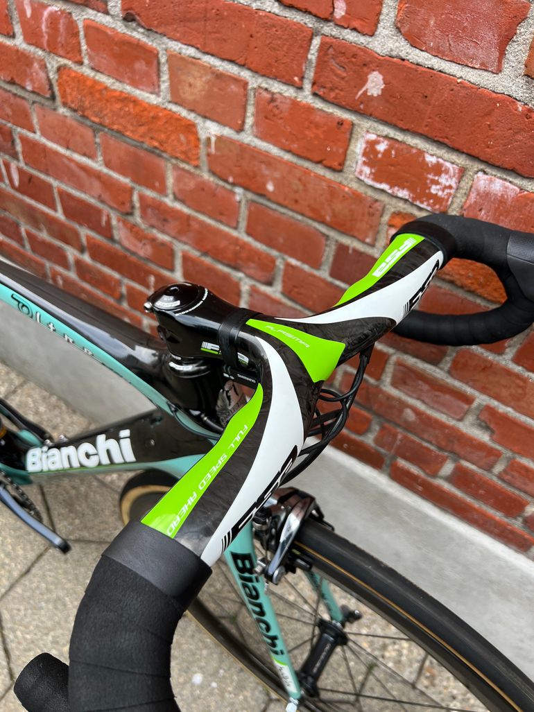 Used Bianchi Bianchi Oltre XR2 Team Belkin (Steven Kruiswijk) Carbon/Shimano Dura Ace Di2/Size 57/Good Condition! 2015 Road & Gravel — image 3 of 14