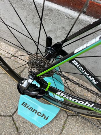 Used Bianchi Bianchi Oltre XR2 Team Belkin (Steven Kruiswijk) Carbon/Shimano Dura Ace Di2/Size 57/Good Condition! 2015 Road & Gravel — image 4 of 14