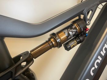 Lee Cougan E-QUEST Team 2023 2023 Mountainbike usato, Grigio chiaro — immagine 3 di 6