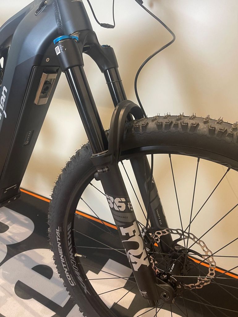 Lee Cougan E-QUEST Team 2023 2023 Mountainbike usato, Grigio chiaro — immagine 5 di 6