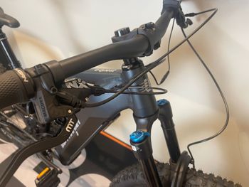 Lee Cougan E-QUEST Team 2023 2023 Mountainbike usato, Grigio chiaro — immagine 6 di 6