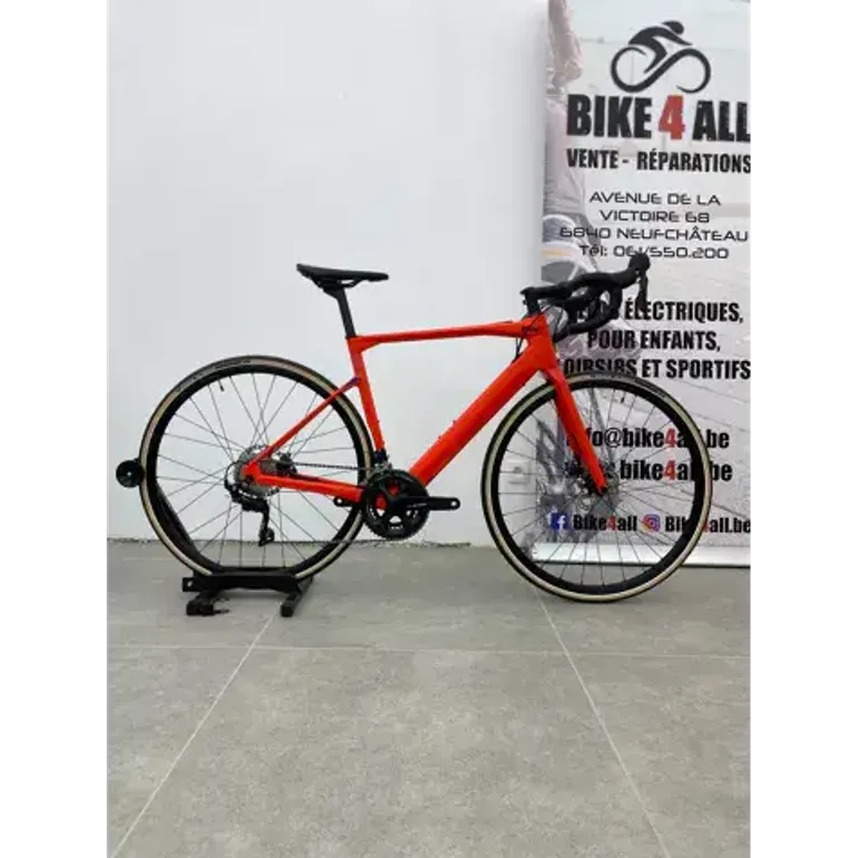 Used BMC Roadmachine AMP THREE 2023 2023 Road & Gravel, Red — image 2 of 3