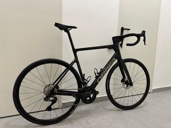 Gebrauchtes Orbea ORCA M20iTEAM 2022 2022 Road & Gravel, Schwarz — Bild 1 von 3