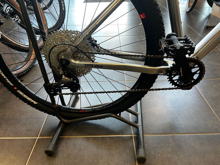 Gebrauchtes Massi Fura 2025 Mountainbike, Hellgrau — Bild 3 von 3